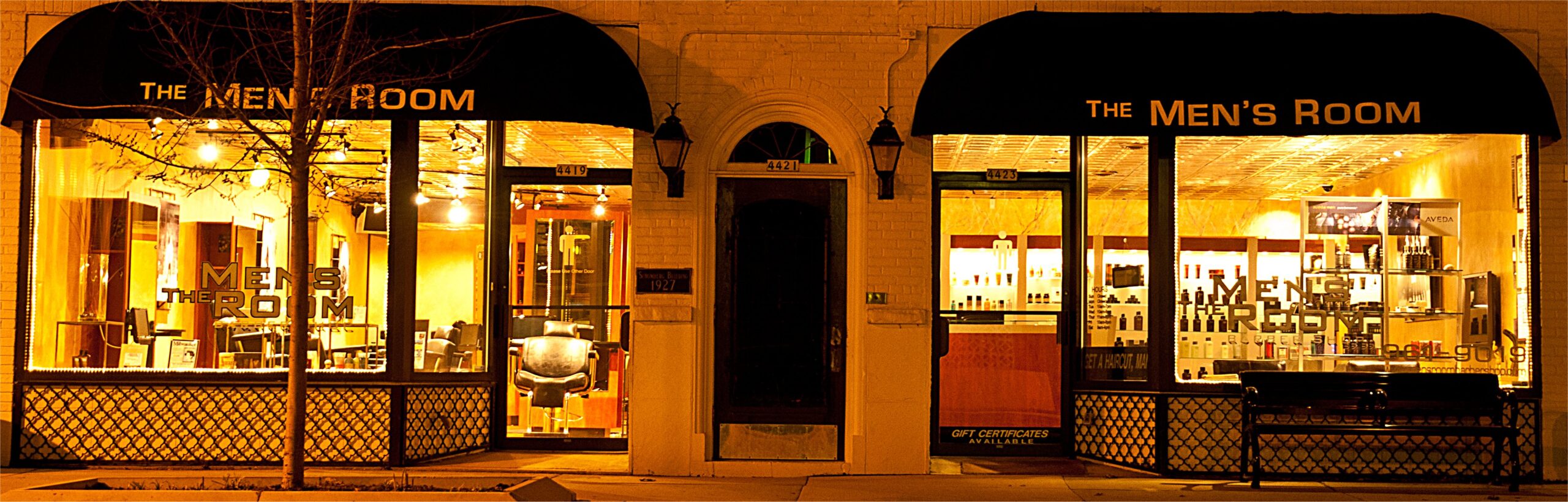 storefront-at-night-II-5a54a1571bb30